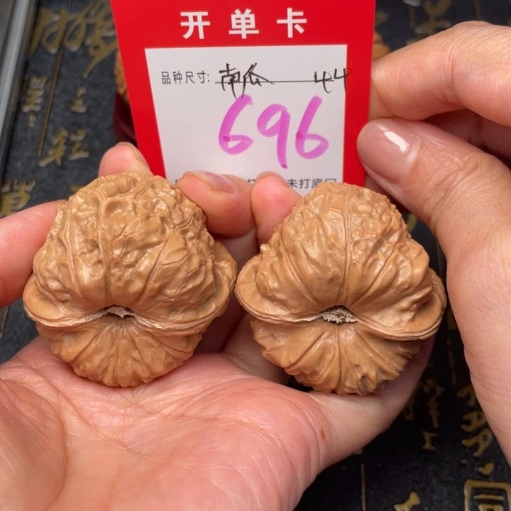 吊坠桃核文玩了吗