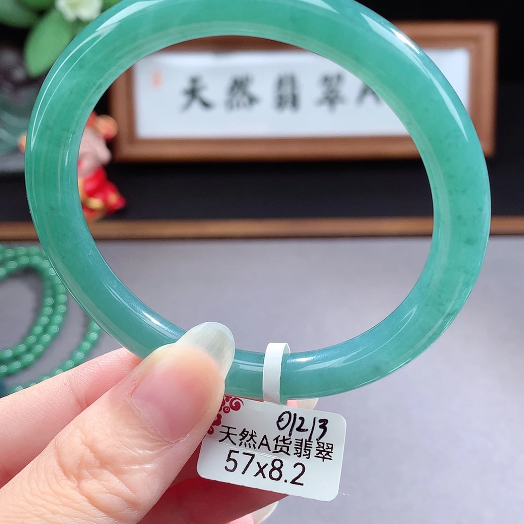 未镶嵌手镯（圆镯）翡翠