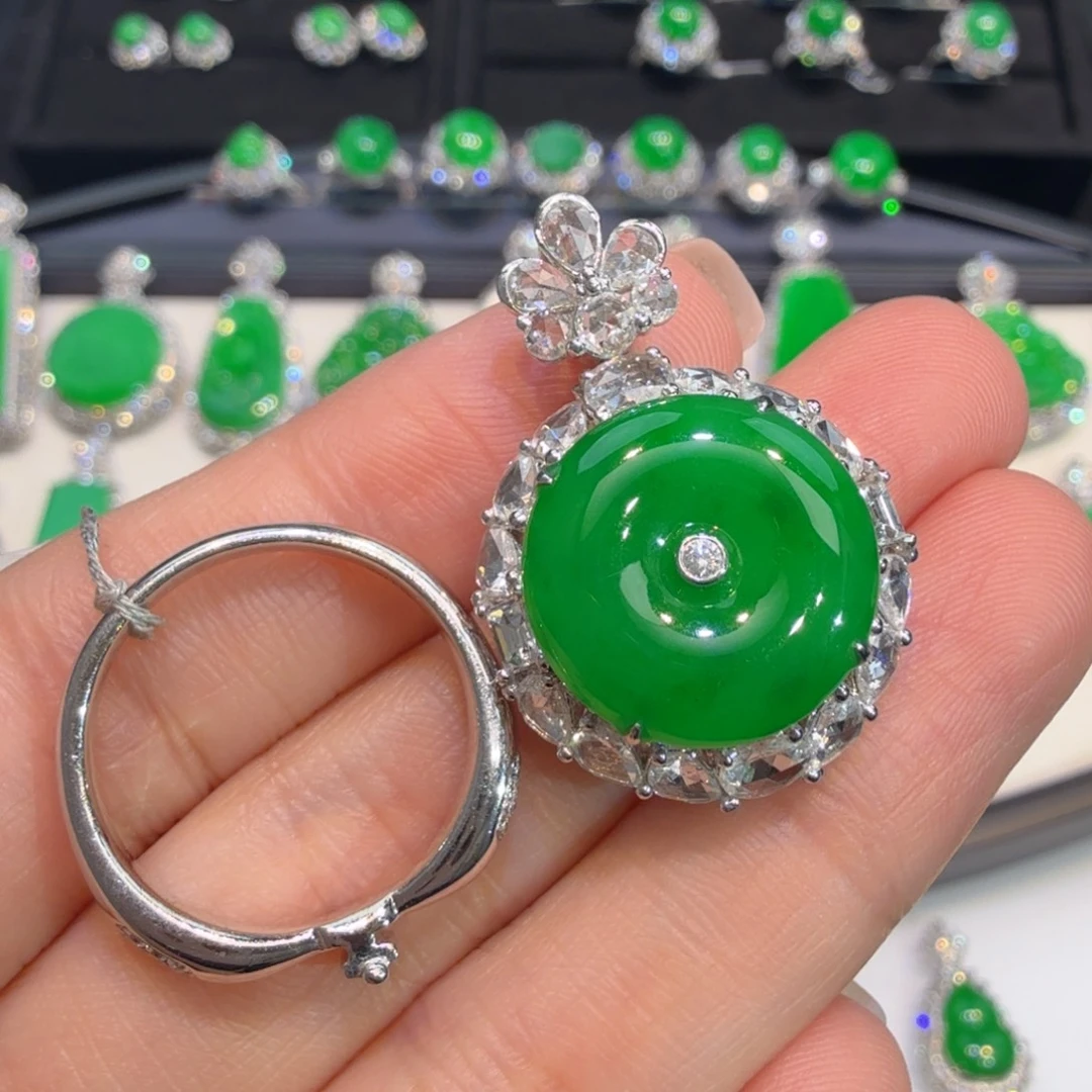 翡翠18K金镶嵌颈饰收到货48小时鉴赏期