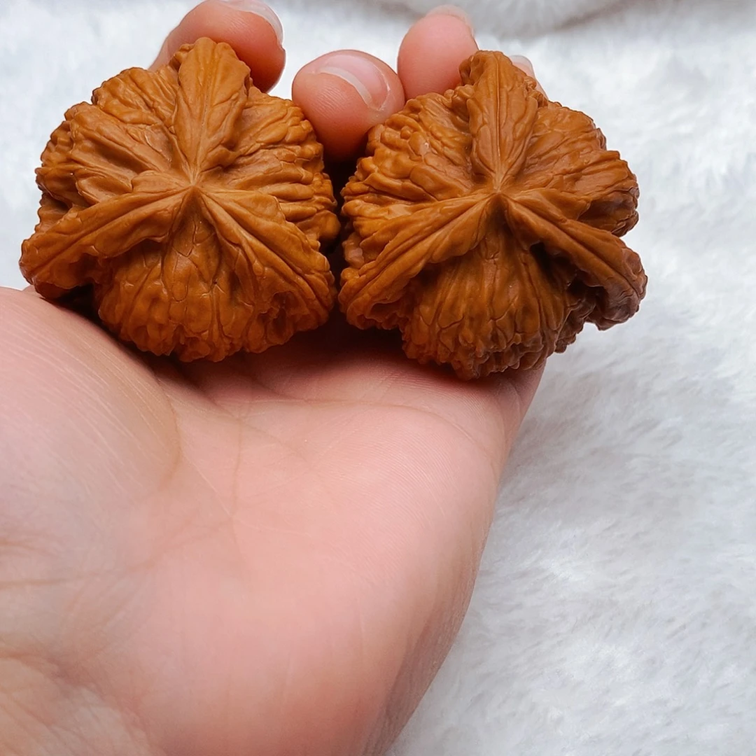 达***i文玩核桃吊坠三棱