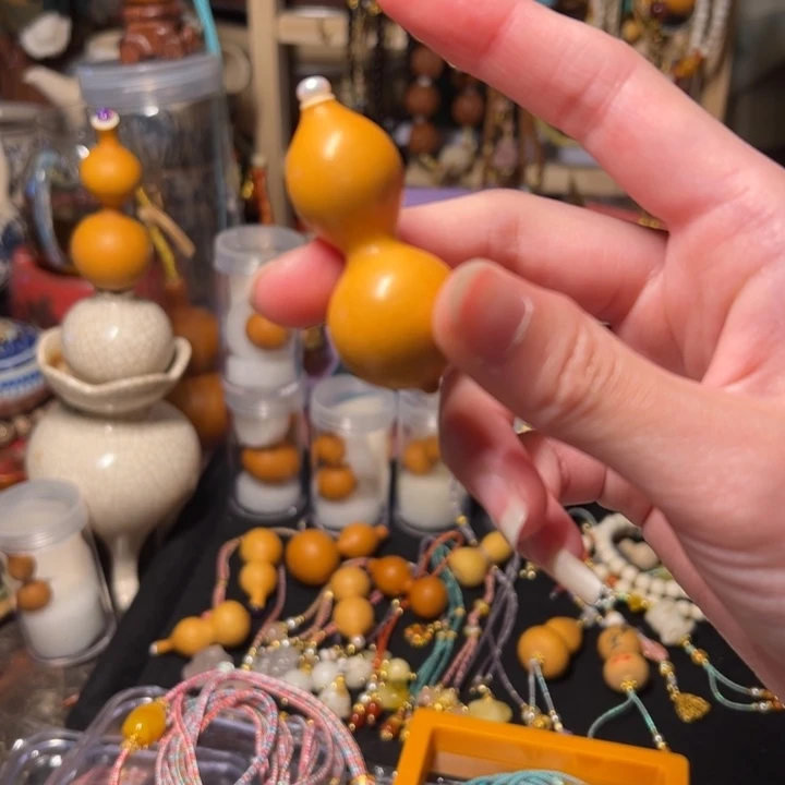 芷*绕指镶口小葫芦真可爱