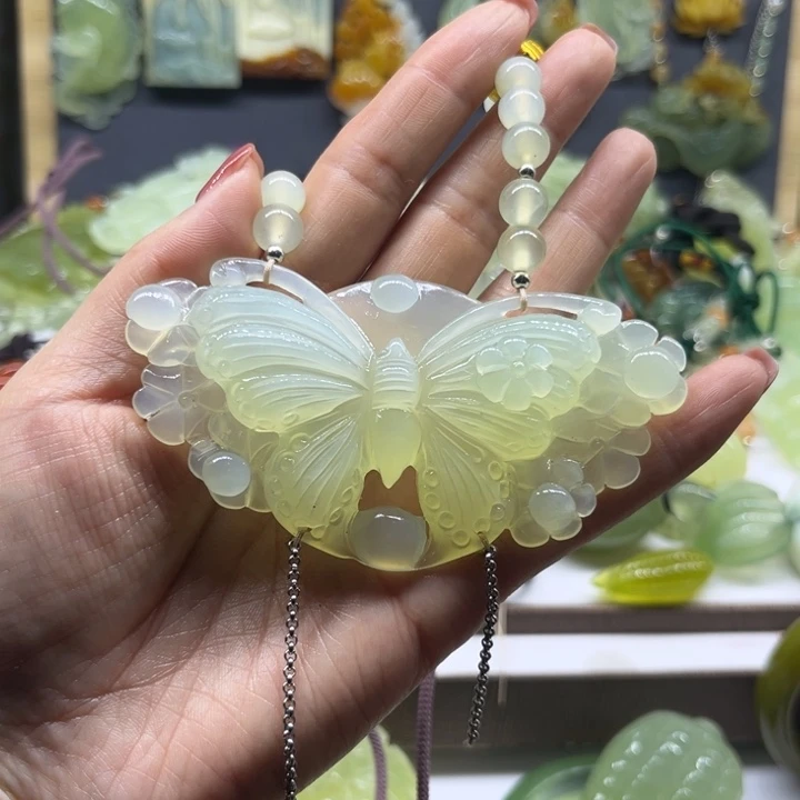 蛇纹石玉未镶嵌颈饰