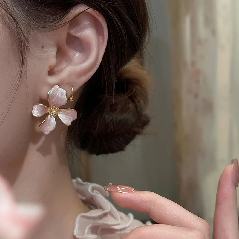 铜合金耳饰 新款爆款粉色花朵耳钉女轻奢高级感小众独特气质耳饰