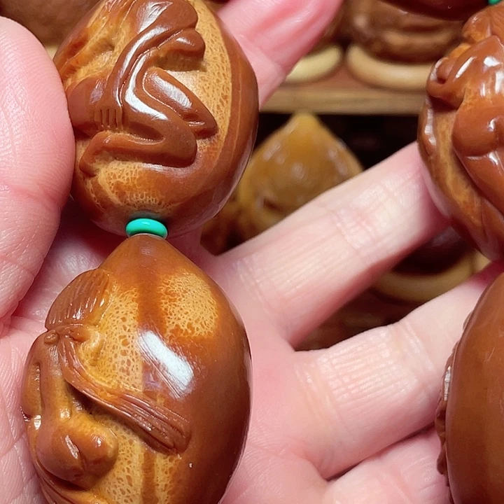 吊坠橄榄核一龙九风手持