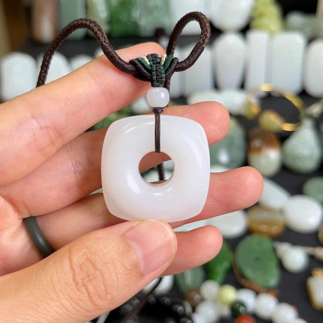 和田玉未镶嵌吊坠(赠链)