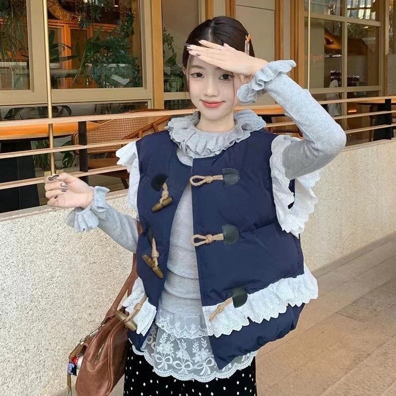 韩系复古蕾丝花边牛角扣无袖马甲女2025冬季新款洋气减龄百搭上衣