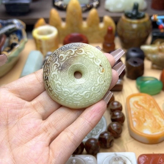 蛇纹石玉未镶嵌颈饰