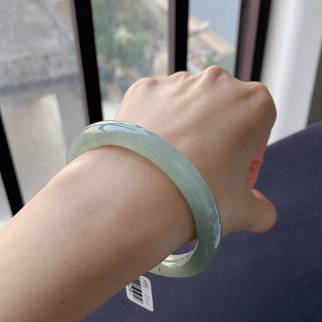 翡翠未镶嵌手镯54.6圆条湖水绿