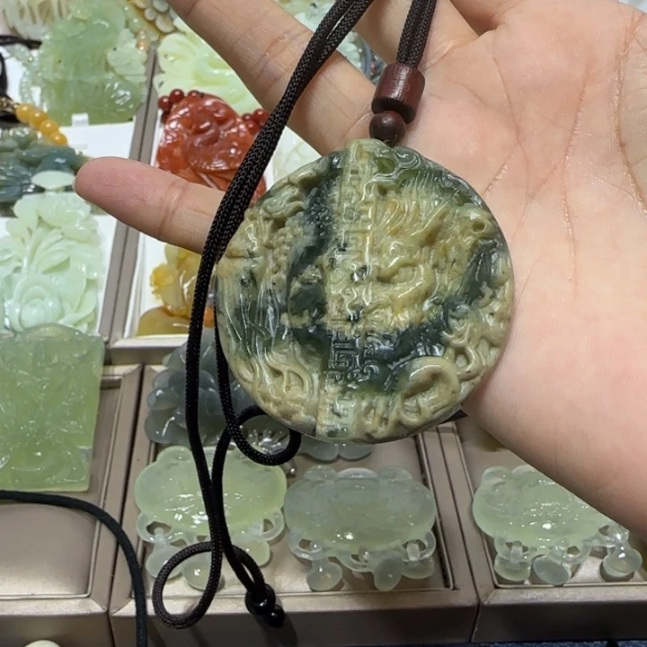 蛇纹石玉吊坠未镶嵌