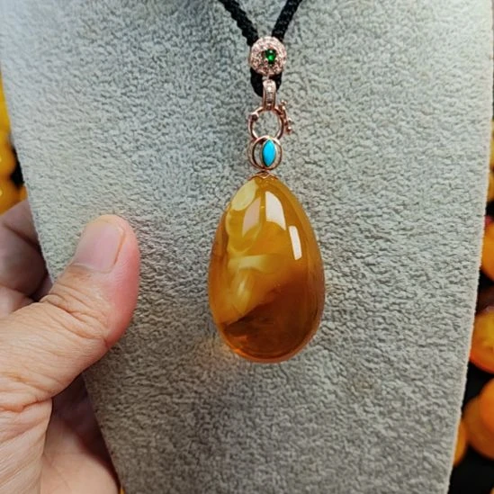 蜜蜡吊坠(赠链)18K金镶嵌