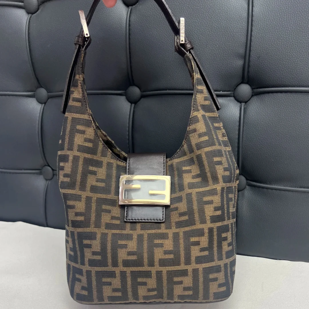 95新 FENDI/芬迪 FENDI · 2678 Fendi 老花便当hobo腋下包
