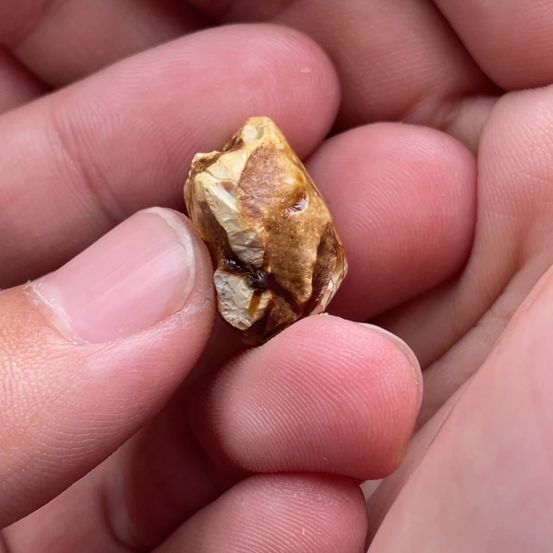 定制琥珀未镶嵌哐**进蜜蜡原石