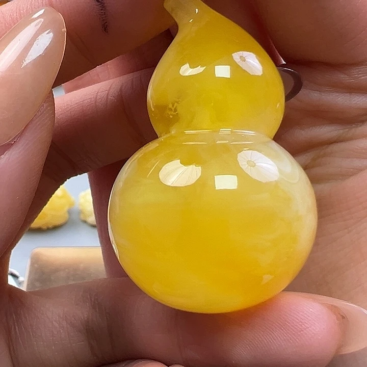 蜜蜡未镶嵌珠宝奇石