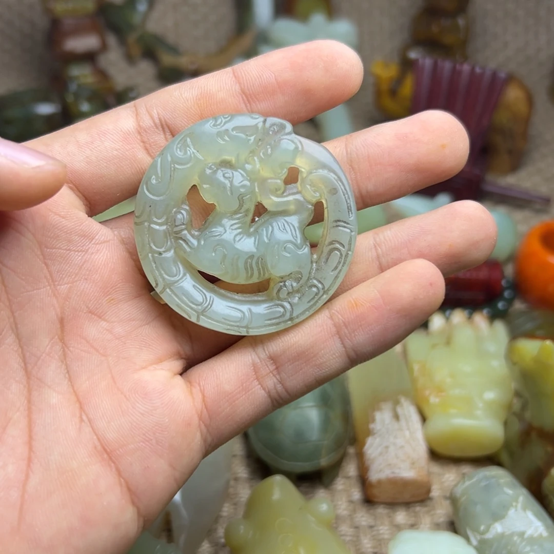 未镶嵌蛇纹石玉颈饰