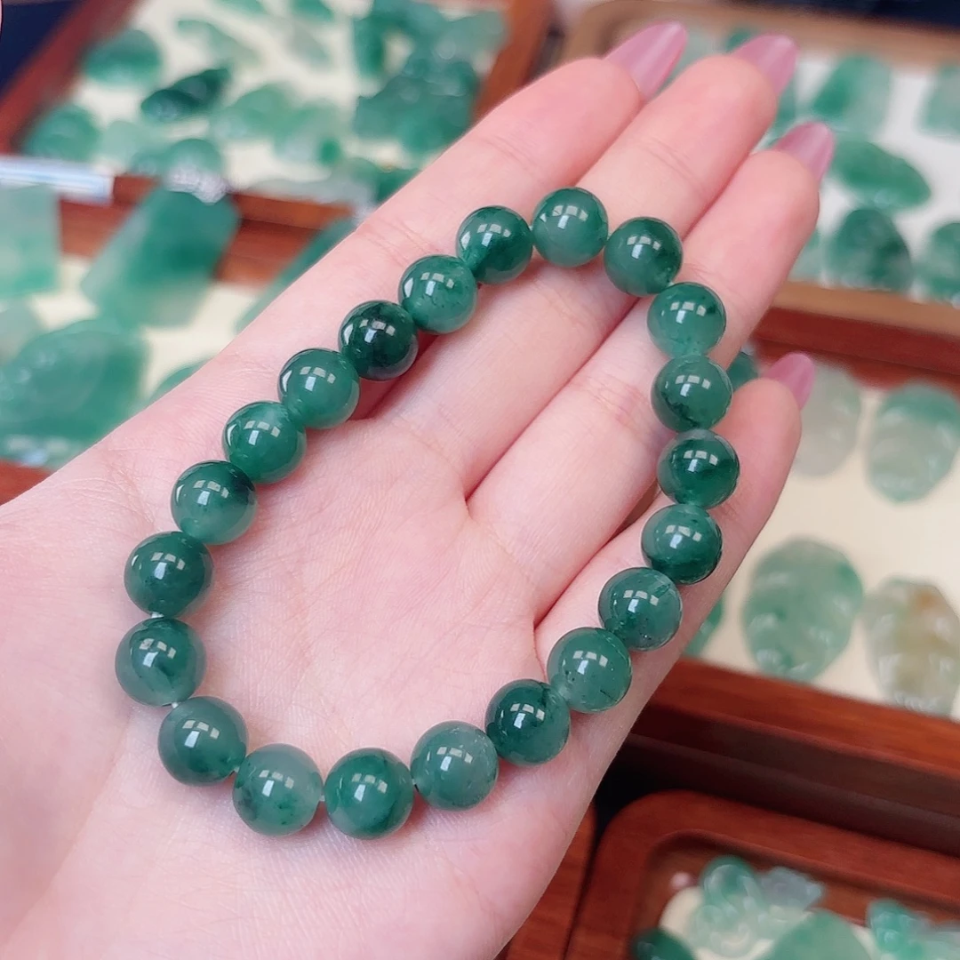 颈饰未镶嵌石英质玉（非洲翠）