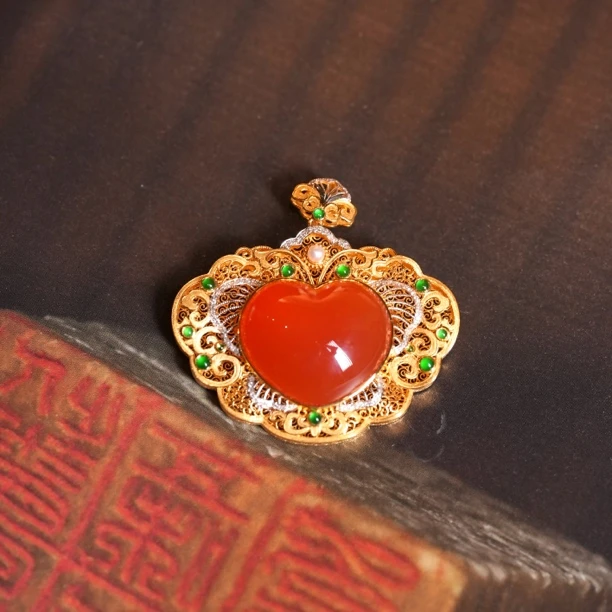 灯花斜影·18k金南红爱心吊坠SYZC