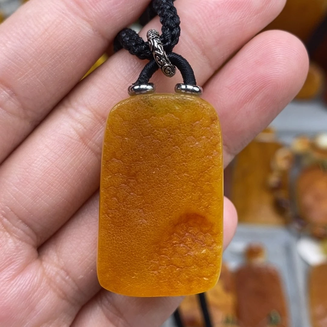 未镶嵌琥珀珠宝奇石