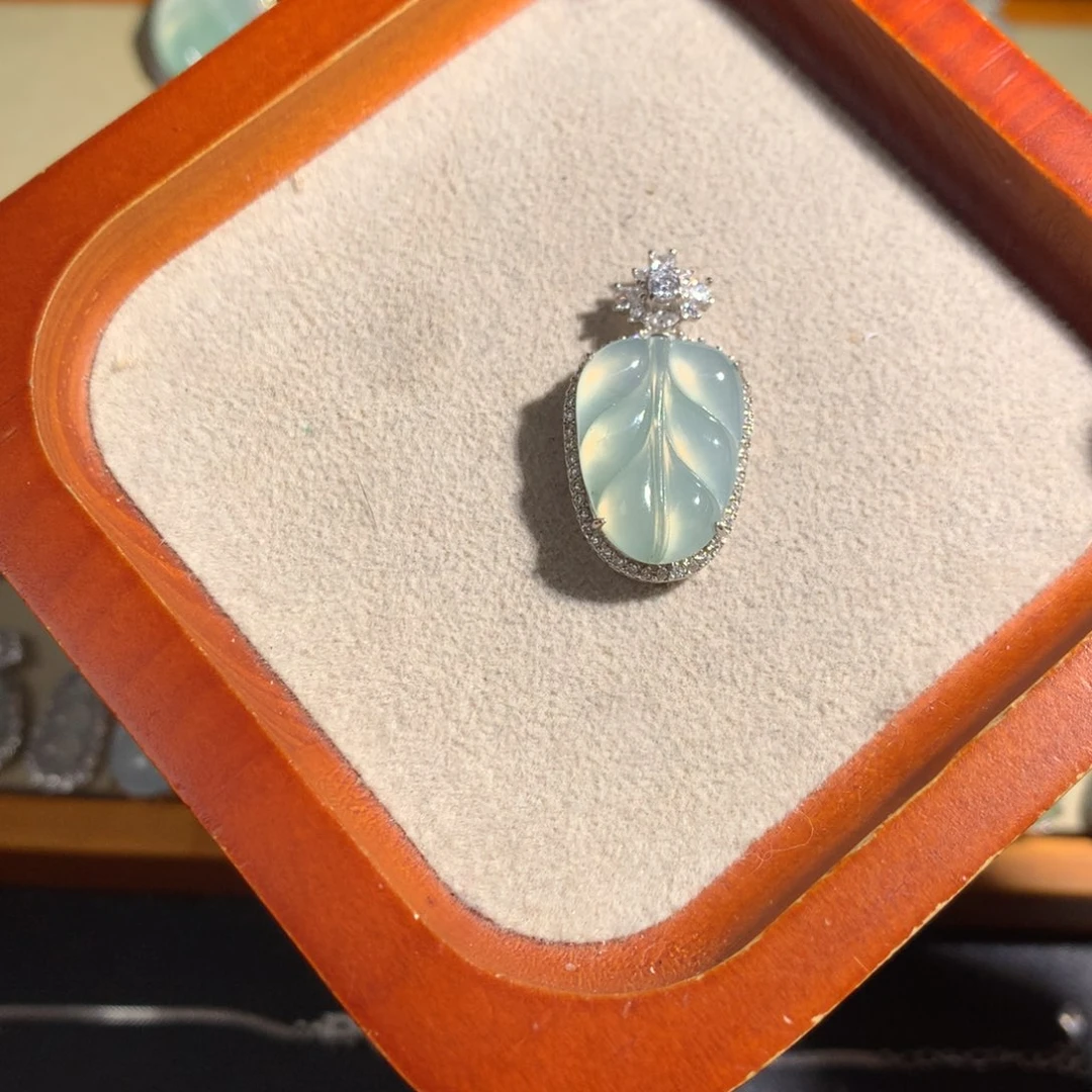 翡翠银S925镶嵌颈饰叶子