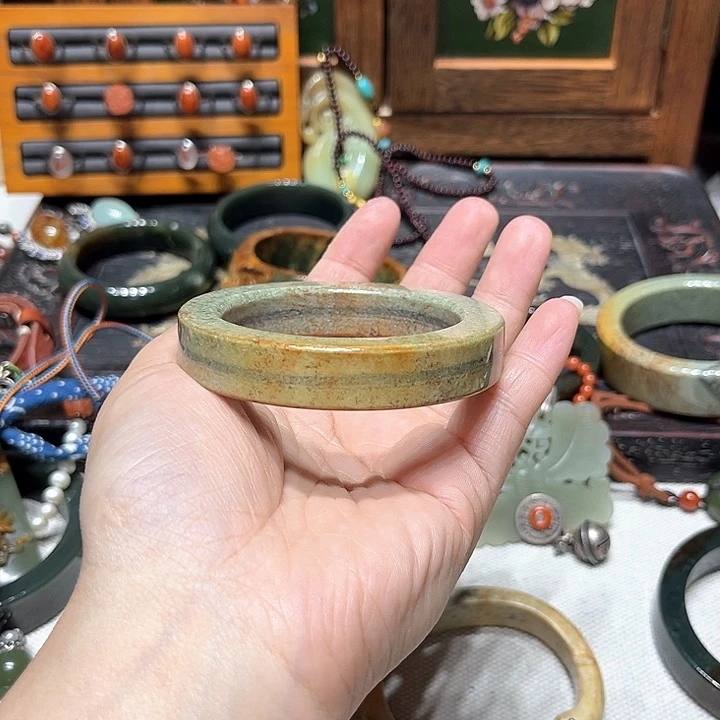岫岩河磨玉（透闪石质玉）手镯未镶嵌独****峨