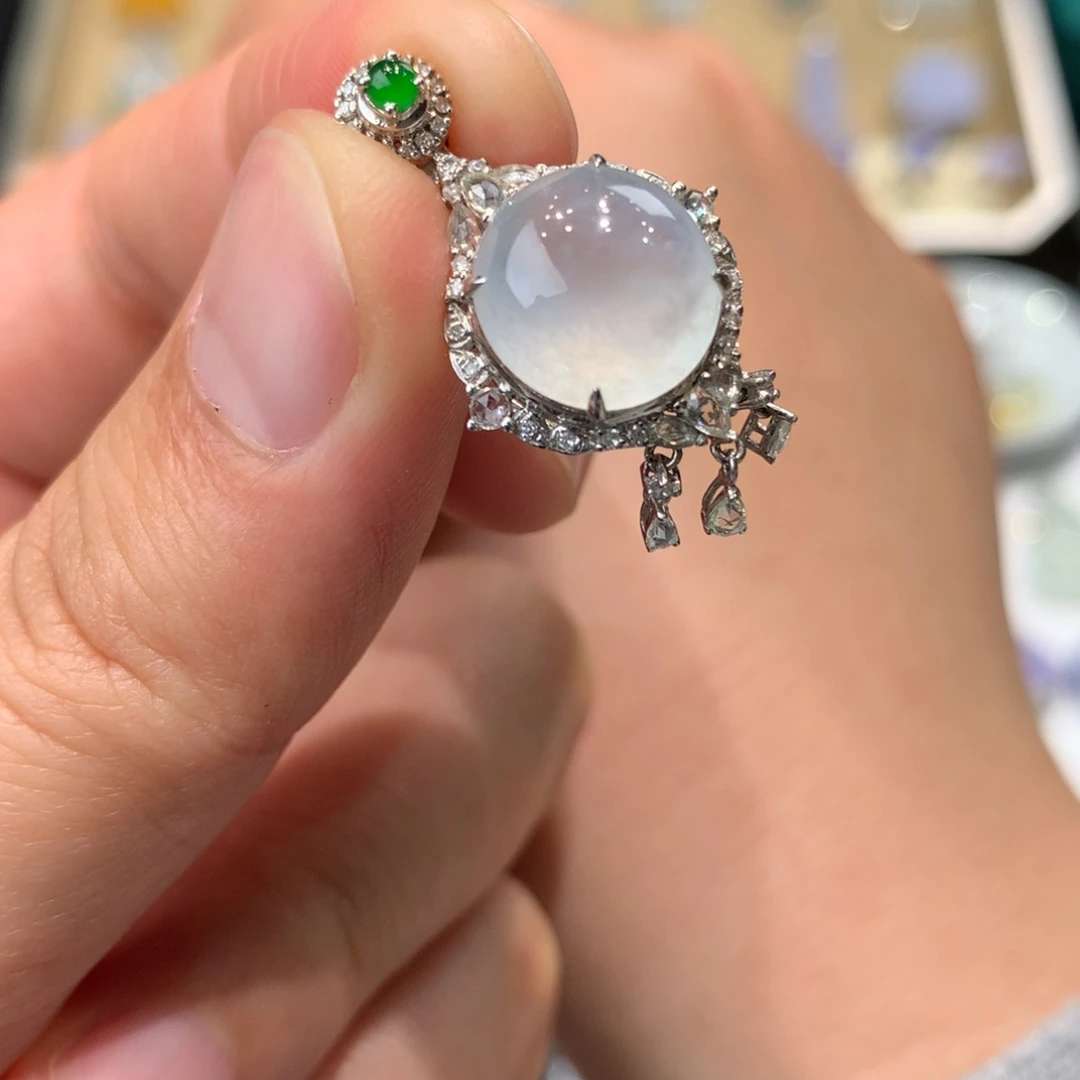 翡翠吊坠(不含链)18K金镶嵌蛋面吊坠