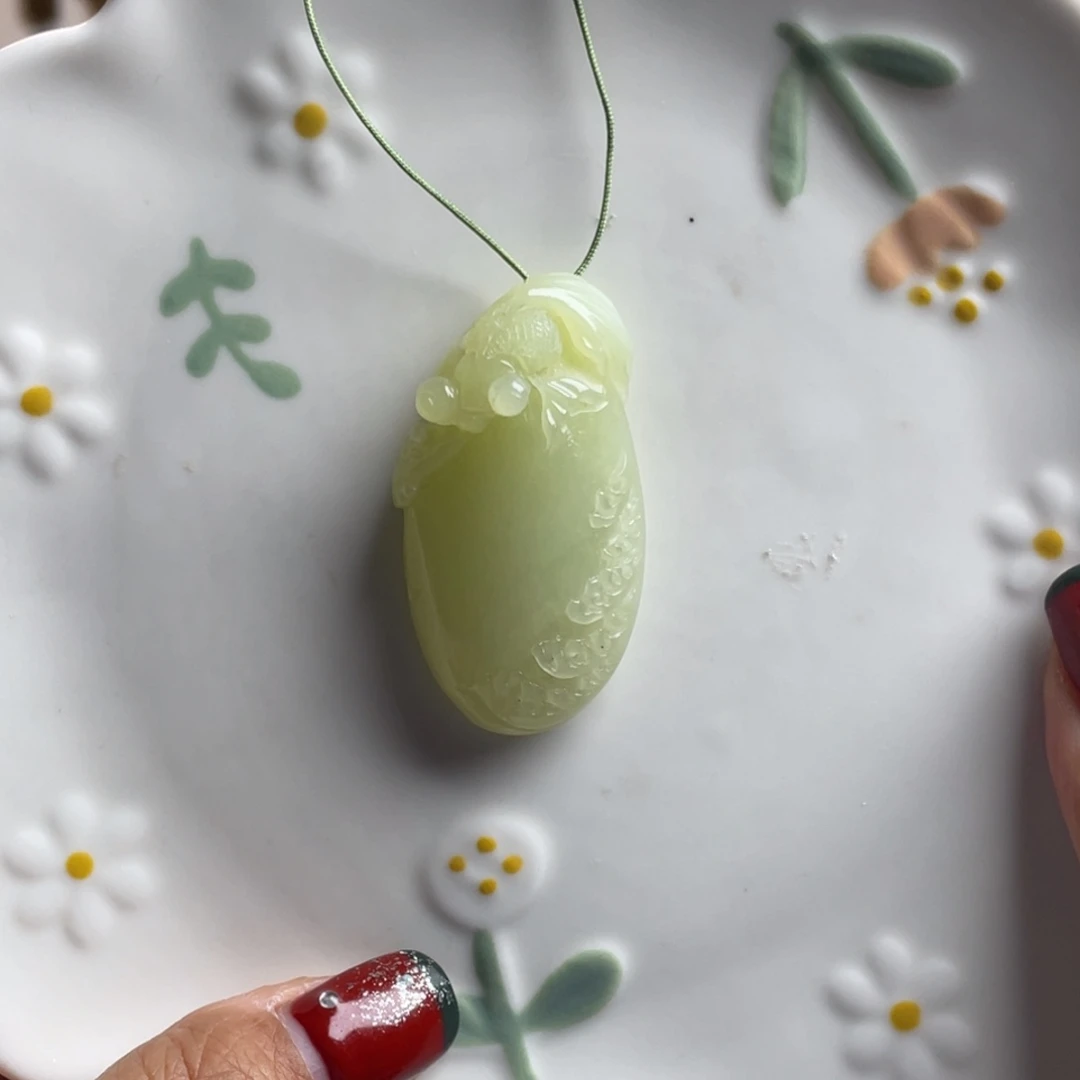 和田玉未镶嵌颈饰黄口金鱼