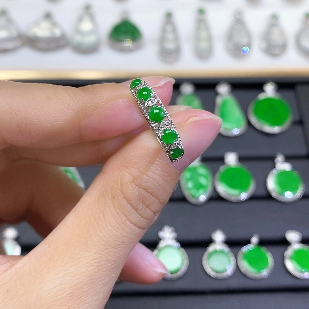 翡翠18K金镶嵌戒指