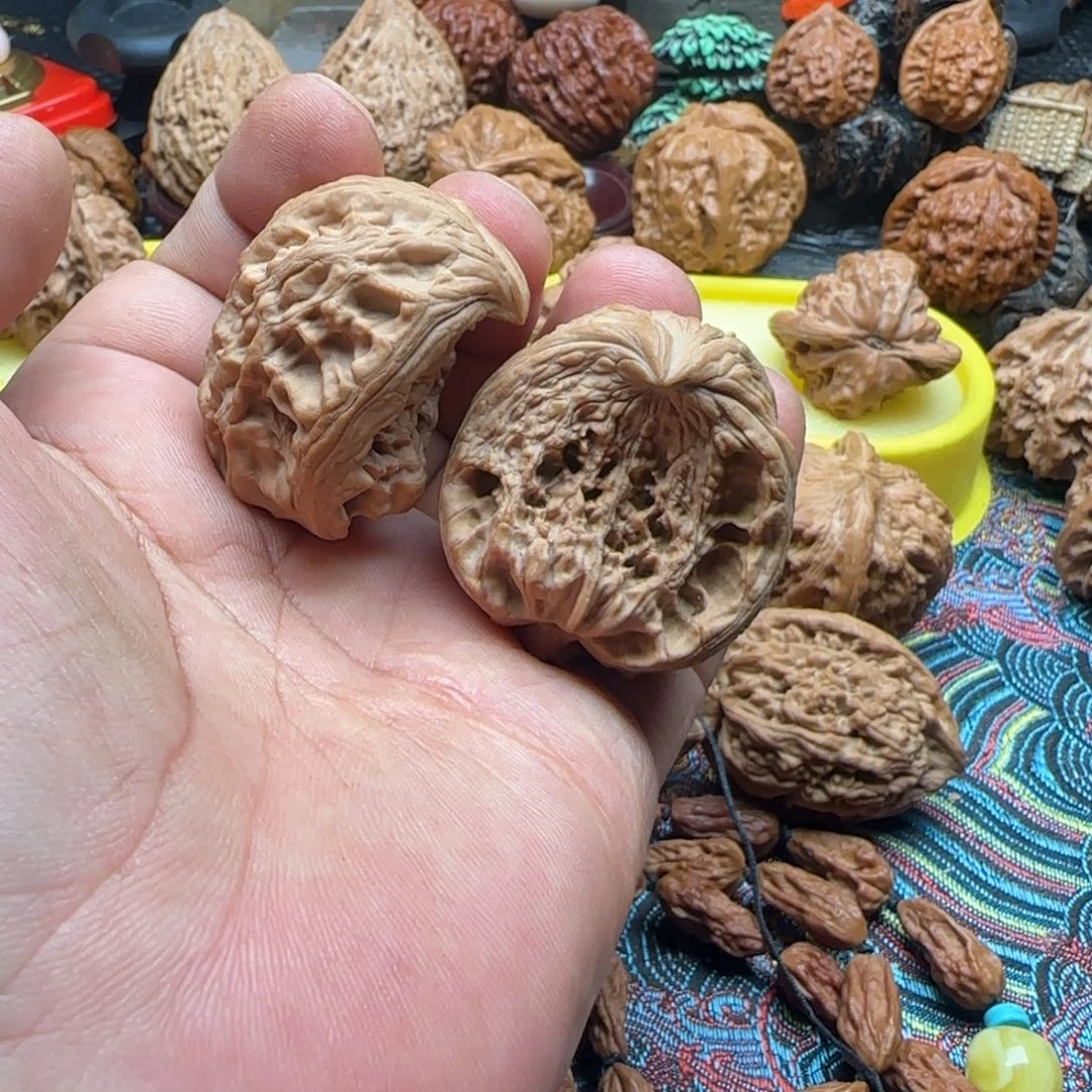 文玩核桃吊坠全品大沽石鹰嘴38