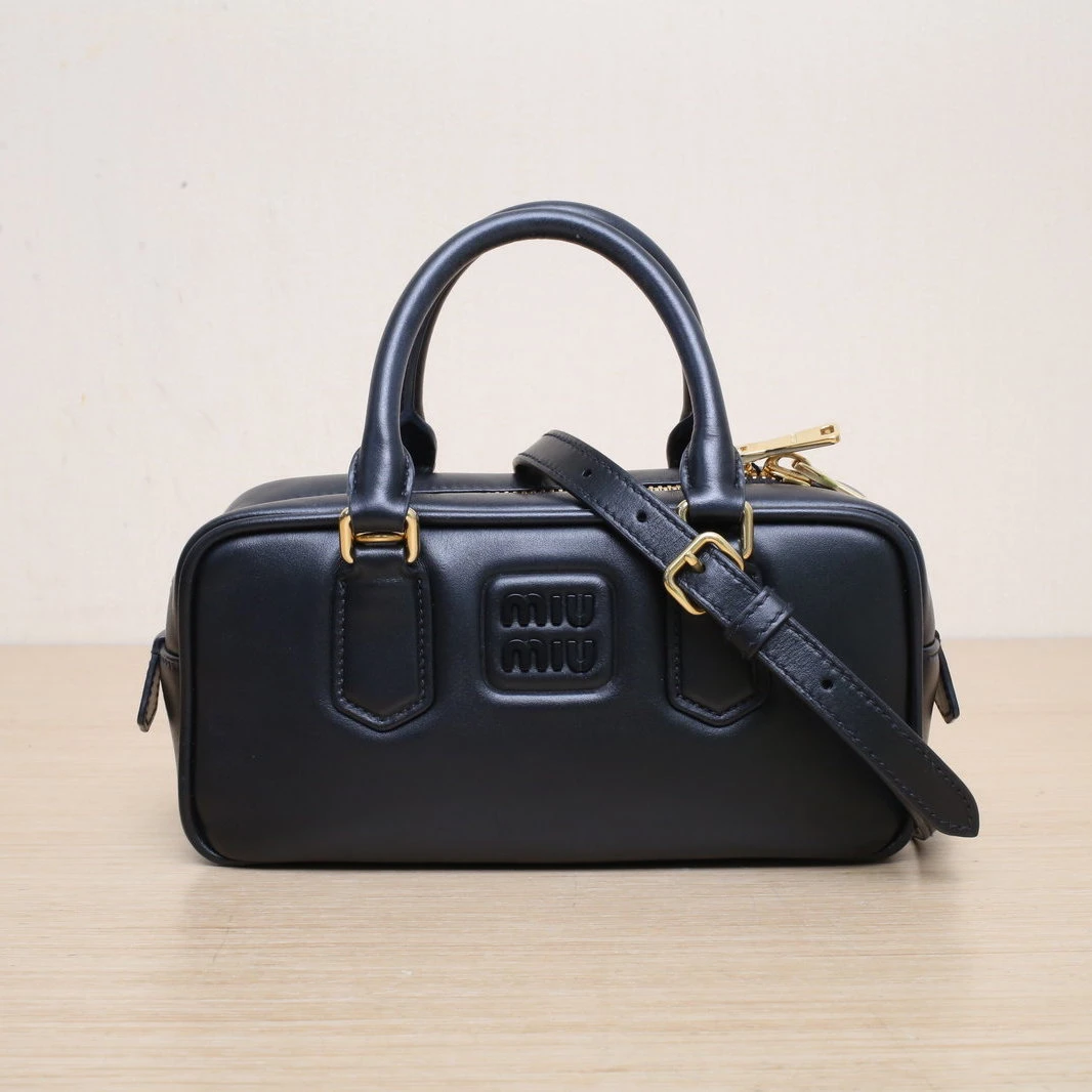 99新 MIU MIU/缪缪 【欢欢活动 】Arcadie 小号22 黑色 手提包