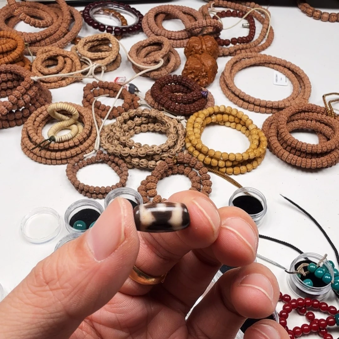 D***女吊坠金刚菩提4号。