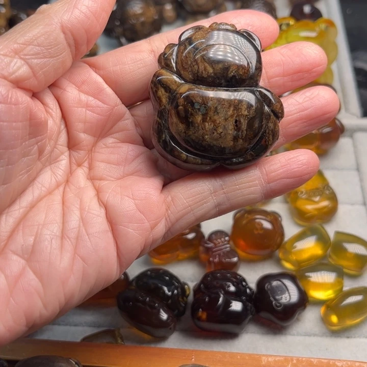 琥珀未镶嵌颈饰抱熊