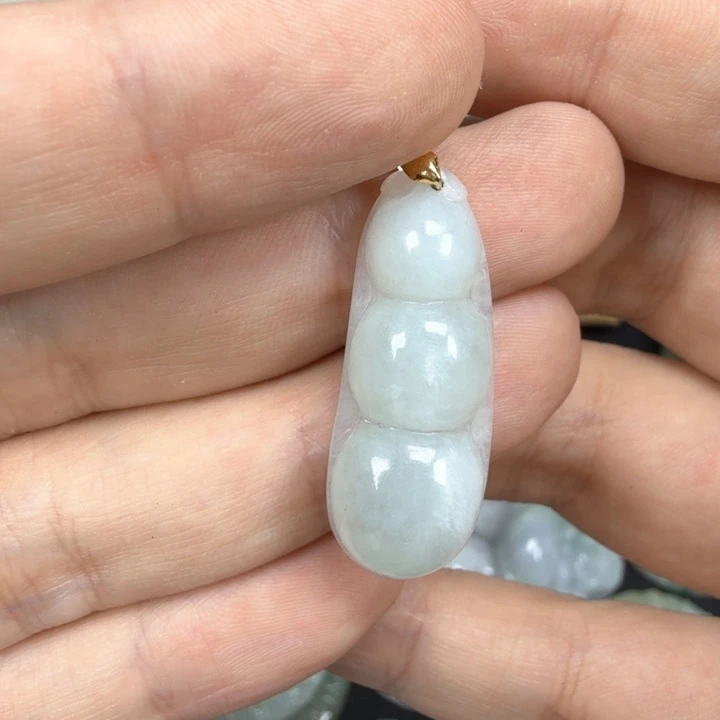 翡翠挂件未镶嵌翡翠