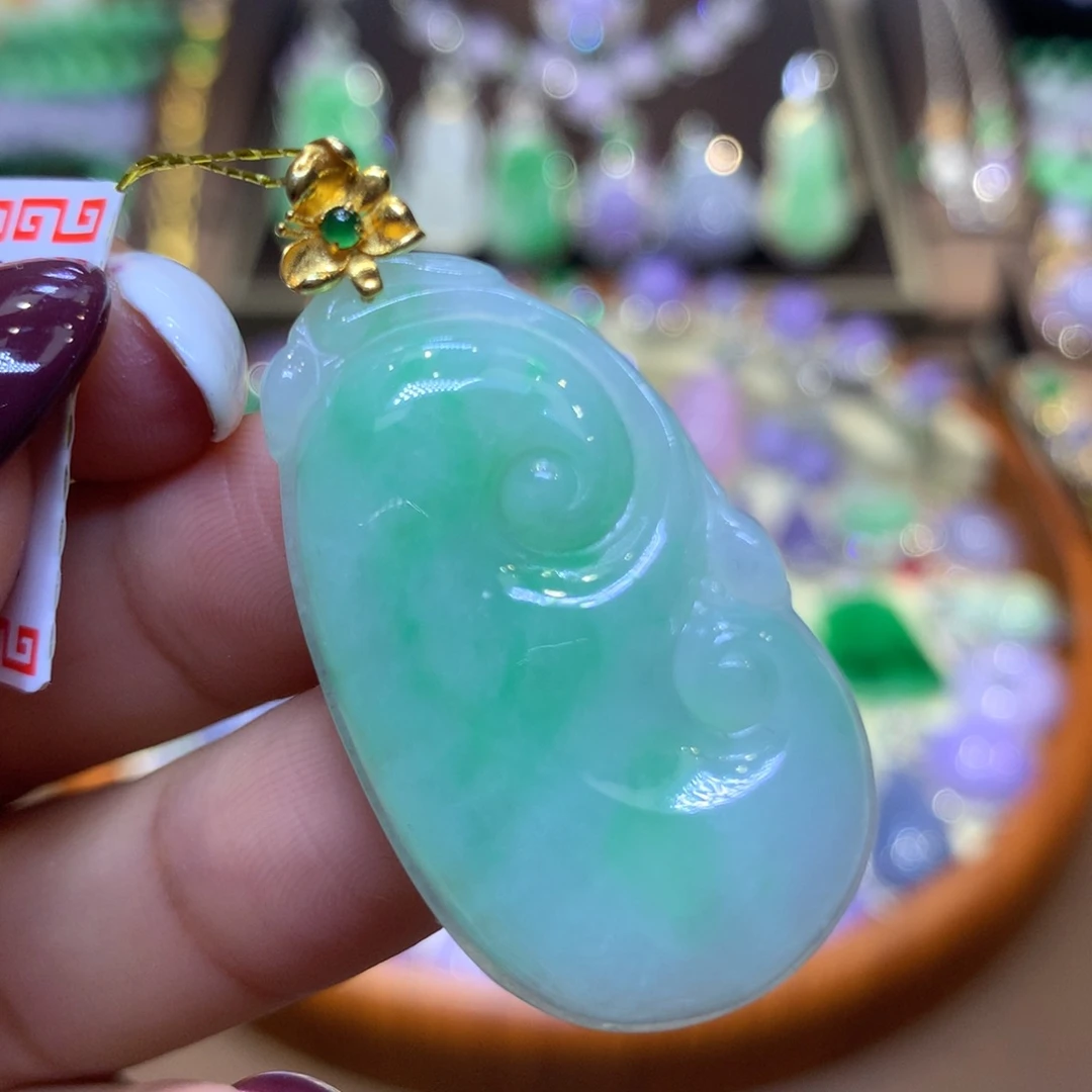 翡翠18K金镶嵌颈饰
