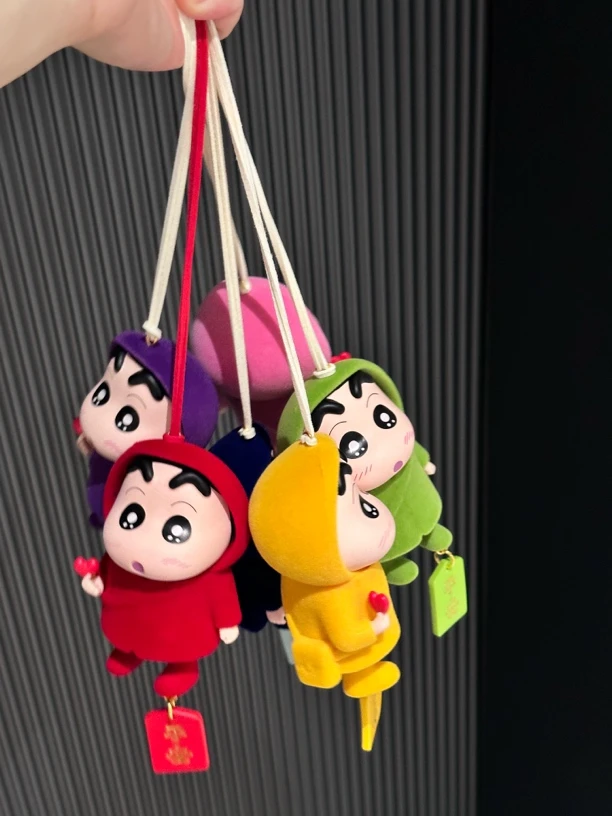 彩色植绒雨衣小新挂件汽车后视镜装饰礼物摆件车内饰品挂件