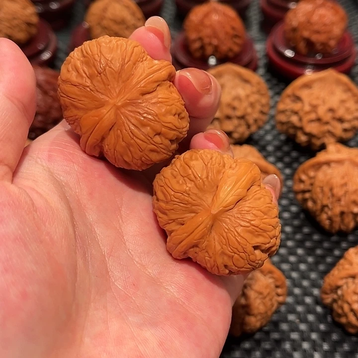 文玩核桃把件元宝