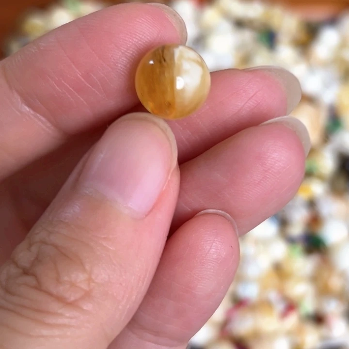 未镶嵌蜜蜡裸石10.3mm一个