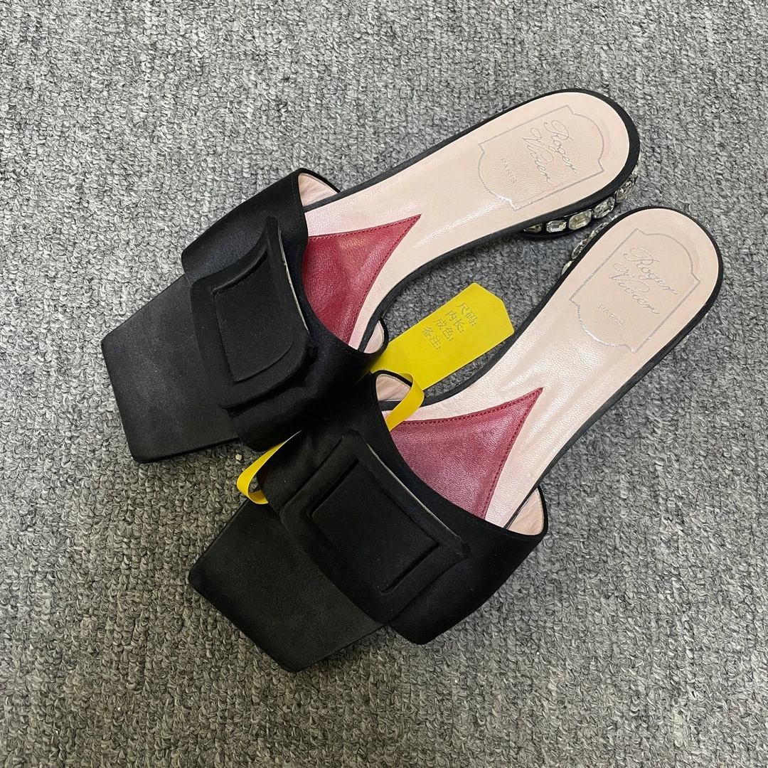 95新 Roger Vivier/罗杰·维威耶  方头一字拖鞋尺码：38 编码14152