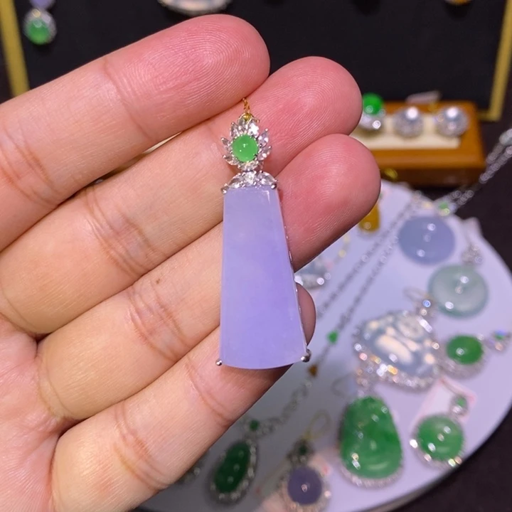 【闪购商品】颈饰18K金镶嵌翡翠