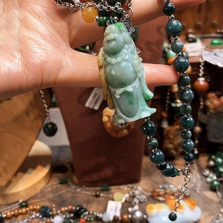 翡翠未镶嵌吊坠(赠链)