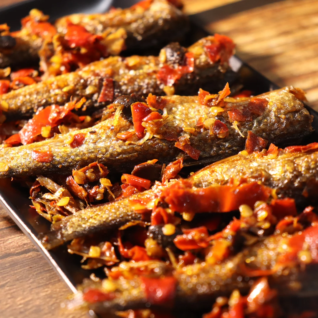 湖南农家下饭菜香辣刁子鱼手撕鱼