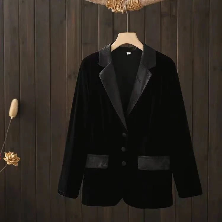 (小曼推荐)8893-新款时尚翻领提花三扣西服