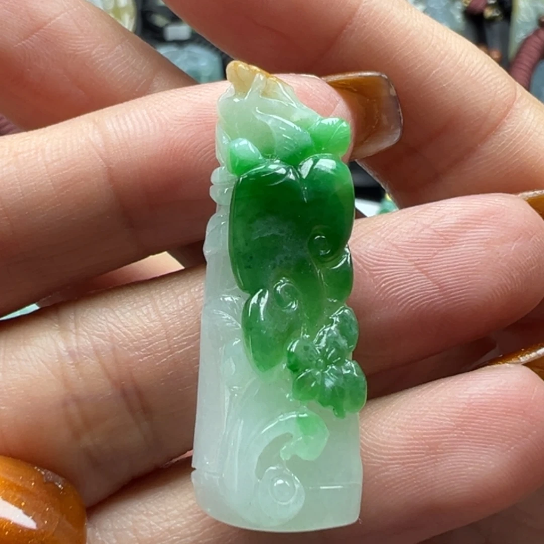 翡翠未镶嵌颈饰竹节