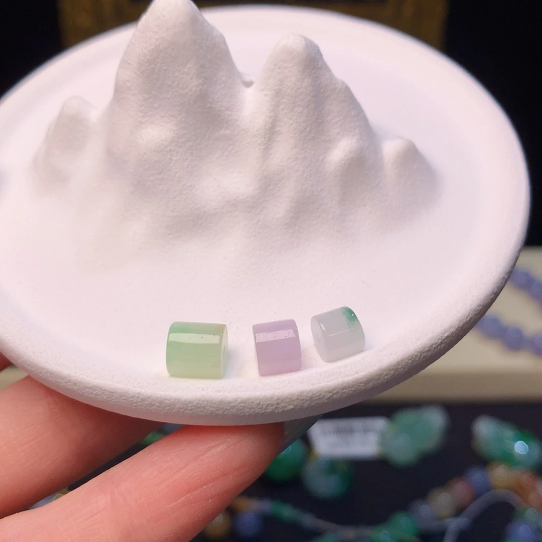 翡翠散珠三颗一组 64