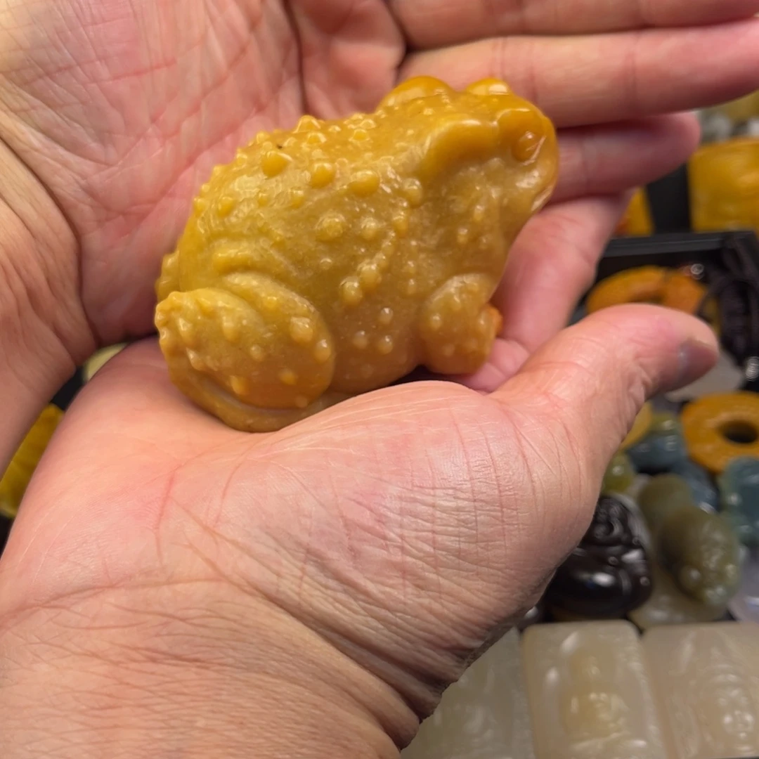 石英质玉黄蜡石吊坠未镶嵌诸****鱼