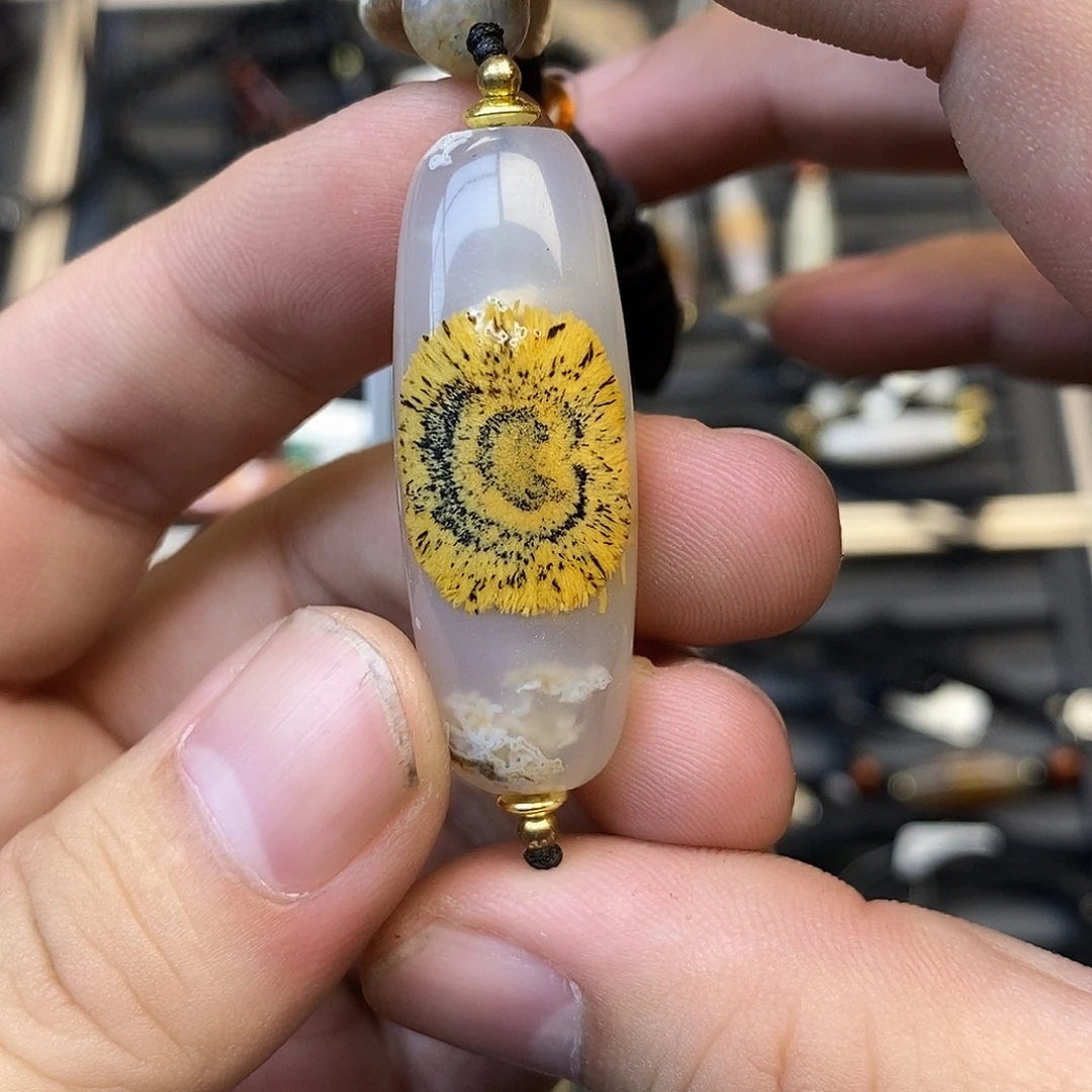 鹌***蛋玛瑙/玉髓未镶嵌颈饰