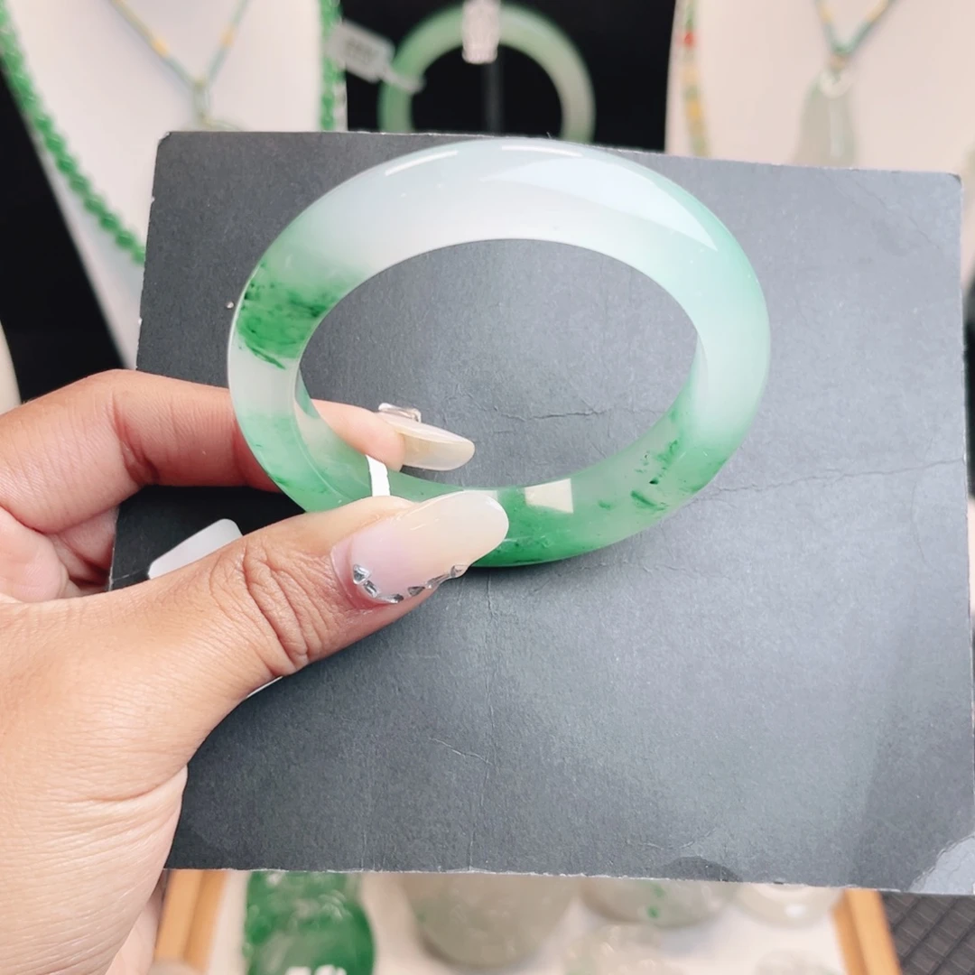 石英质玉未镶嵌手镯