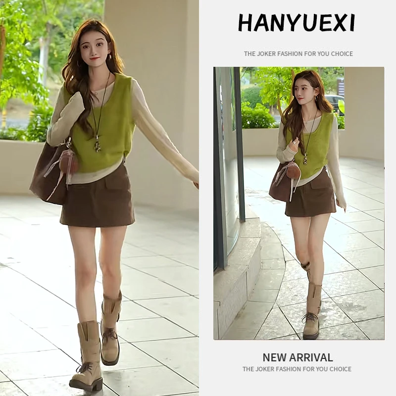 秋季搭配一整套2025新款韩系长袖打底衫针织马甲复古短裙三件套潮