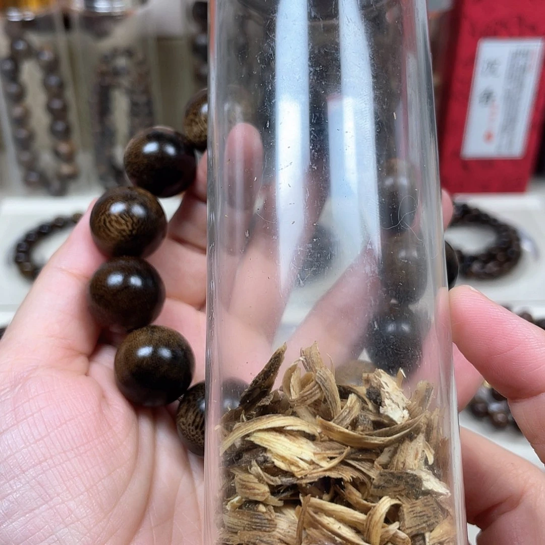 听***茶沉香沉香碎屑+越南芽庄白奇楠留疤料1.8