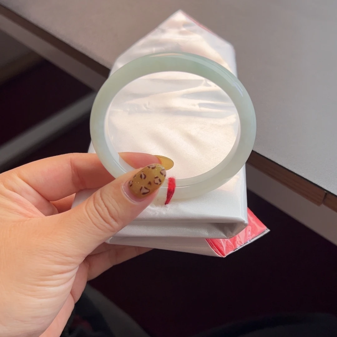 翡翠未镶嵌手镯56贵妃