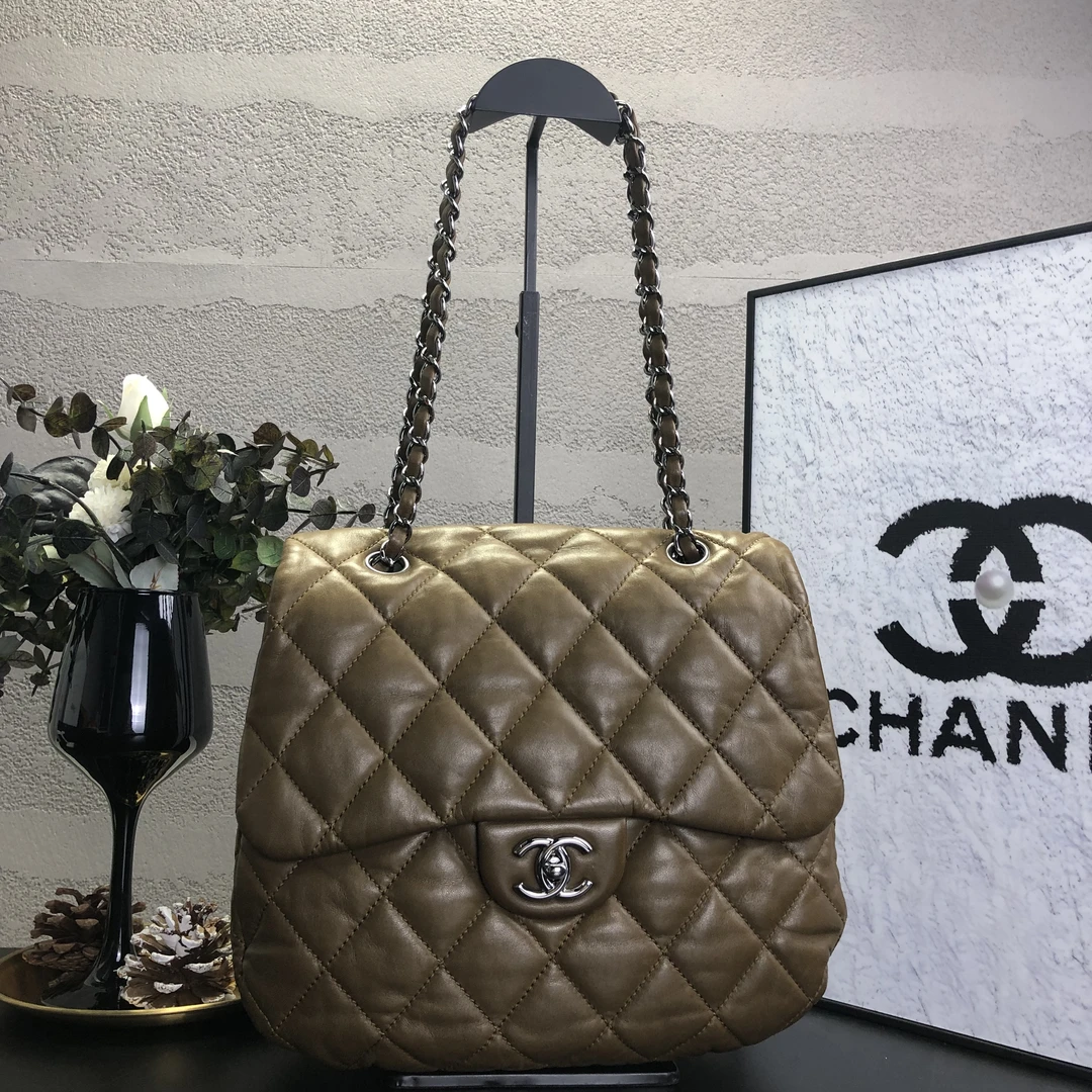 95新 Chanel/香奈儿 卡其色银扣泡芙风琴单肩斜挎包 底长26 15开