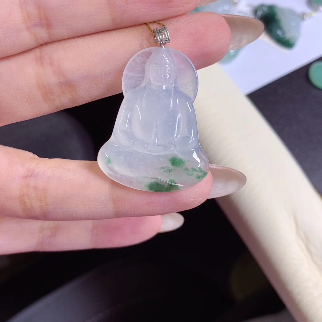 颈饰18K金镶嵌翡翠水**华素衣观音